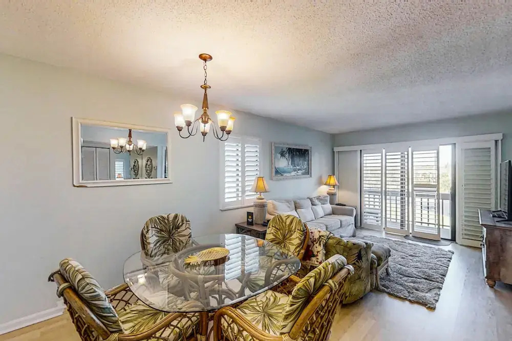 3rd-floor Condo W/fountain Views, Private Balcony & W/d, On-site Pool & hot Tubs