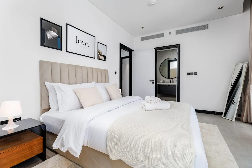 Waves - Urban Retreat Waterfront Elegance at 15 Northside