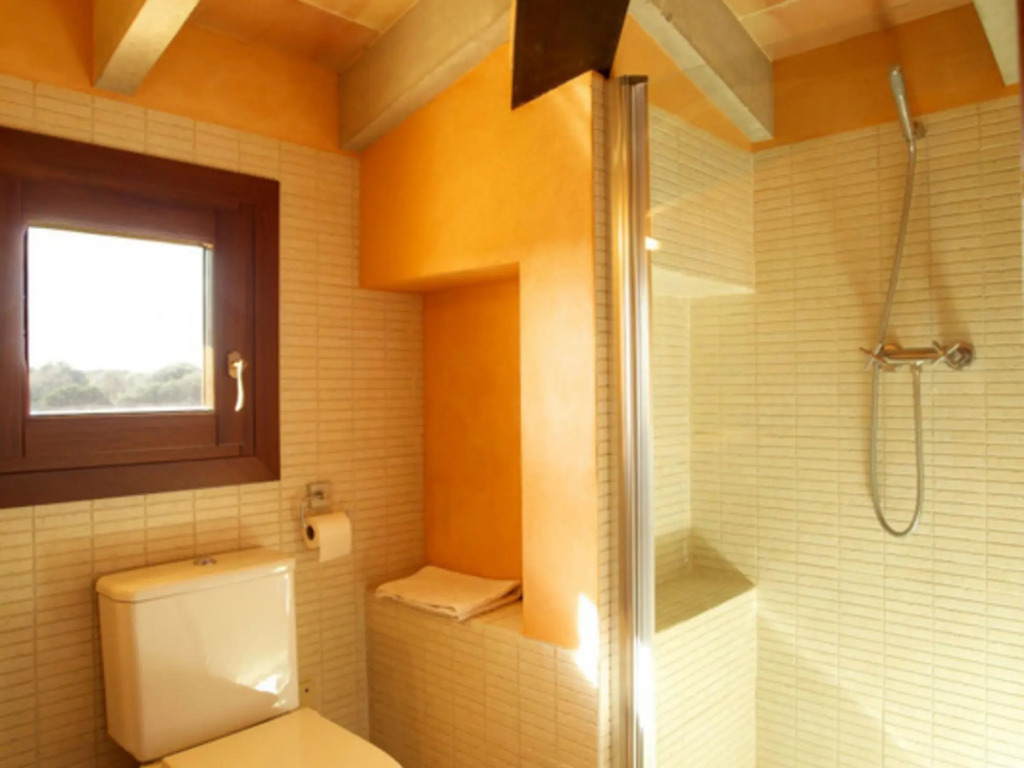 Modern country house with pool and mountain views 2 km from the sea