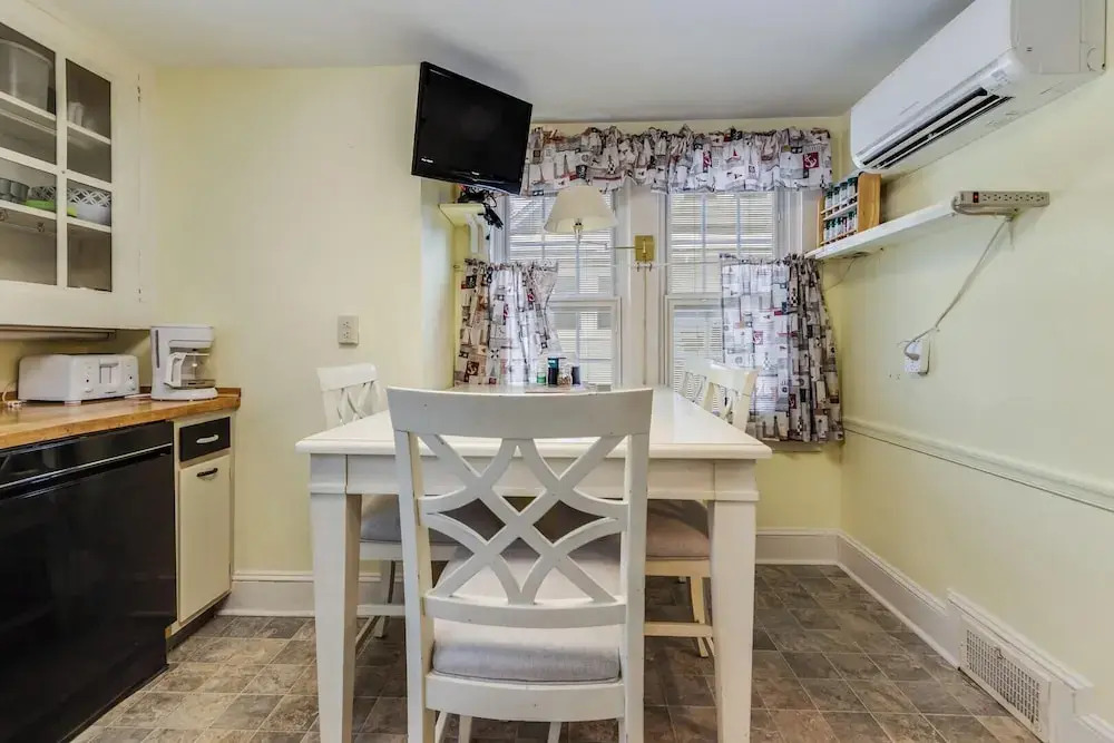 Hickman Street 208a