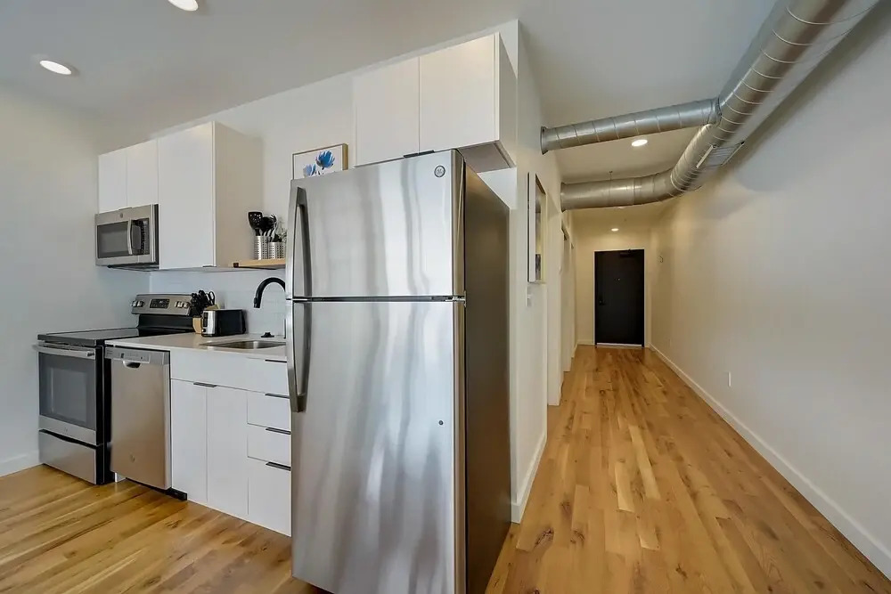 FRONTDESK 548 W State St Apts Arts Dist Columbus
