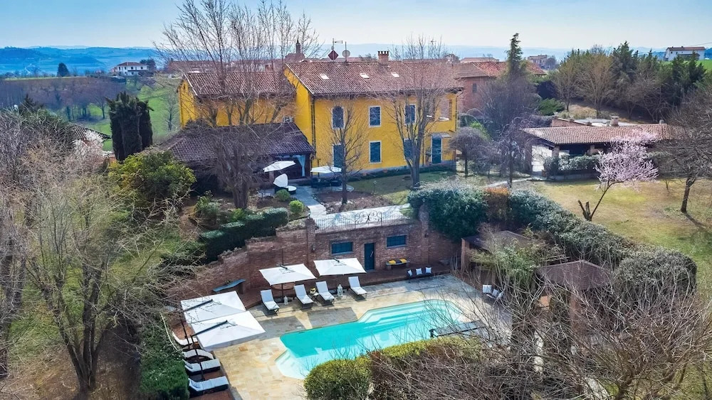 Uvaspina 8, Emma Villas