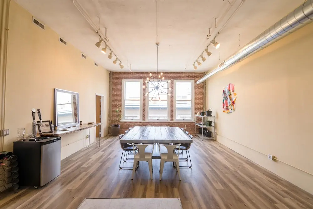 Penthouse Loft in The Heart of Downtown