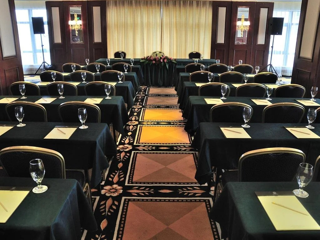 La Palazzo Hotel