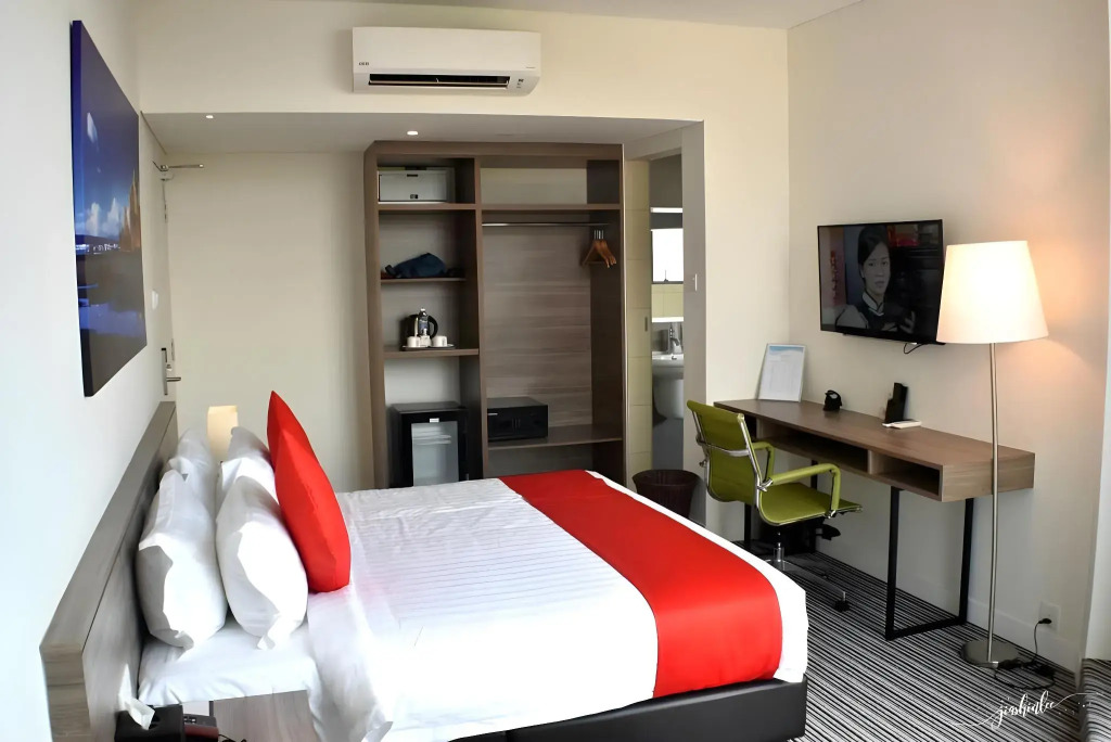 Riccarton Capsule Hotel