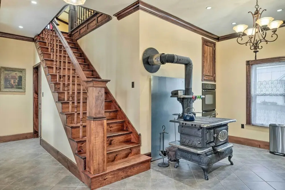 Downtown Lancaster French Victorian Gem!