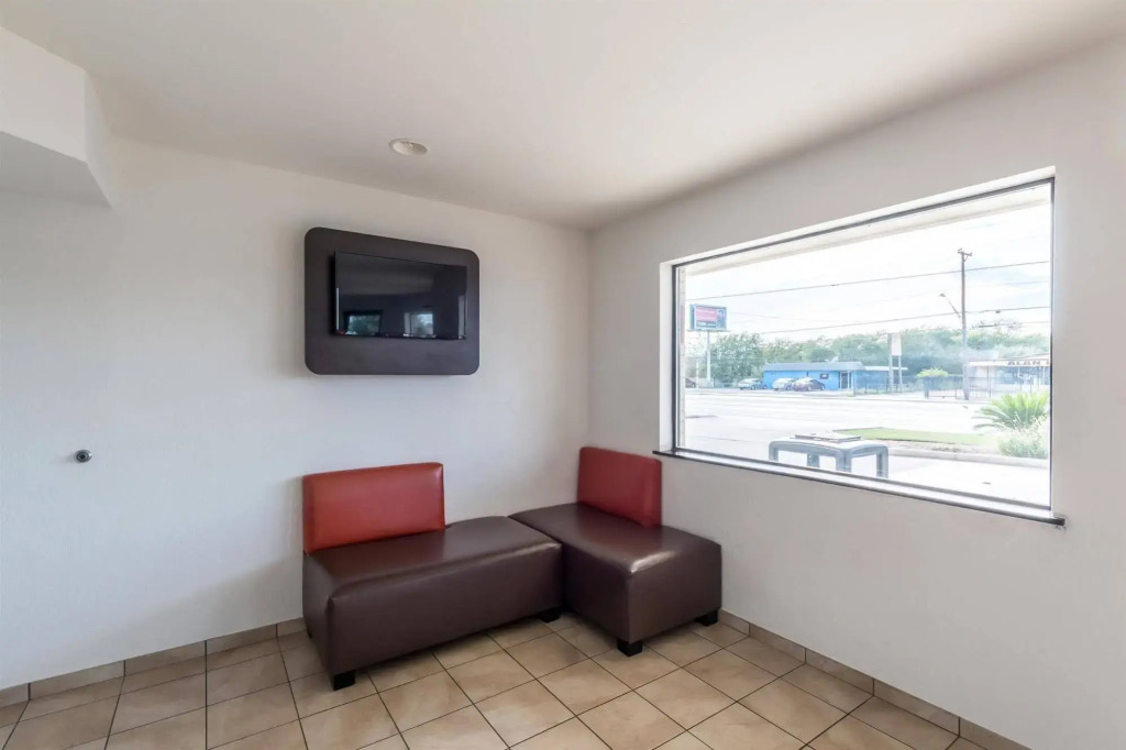 Motel 6 San Antonio, TX - South IH-10 East