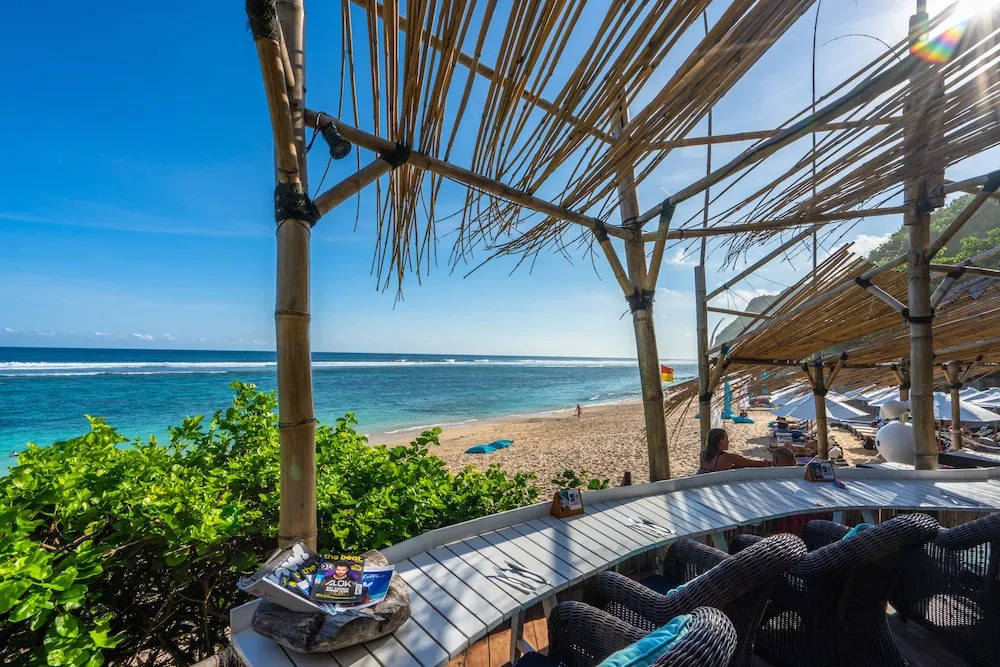 Cliffront Tropical Resort