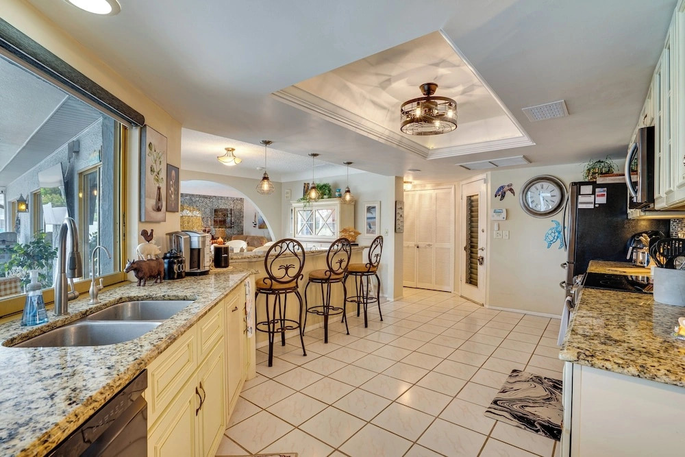Boat Dock & Pool: Canal-front Cape Coral Gem