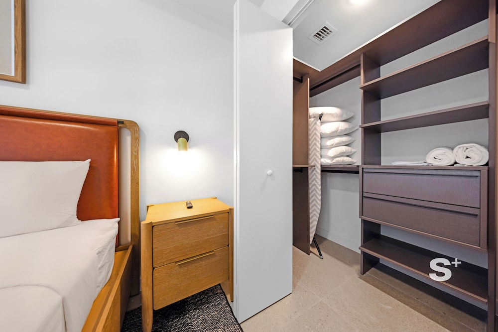 Modern Condo in DTW Miami - Gym & Pool