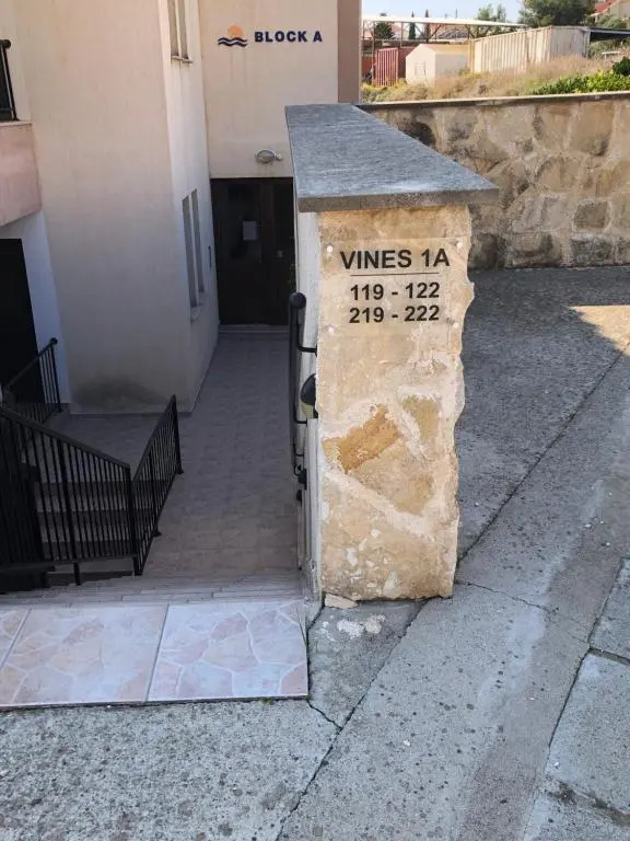 Vines 120A