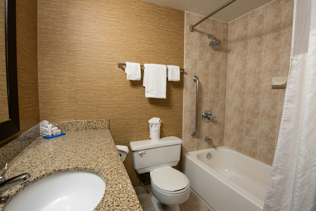 Holiday Inn Express Hotel & Suites Chatham South by IHG