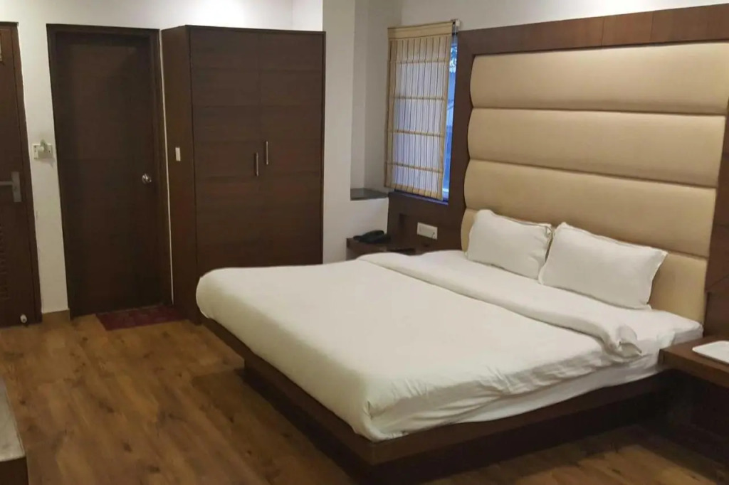 Hotel 30 Degree North Mussoorie - On Mall Road