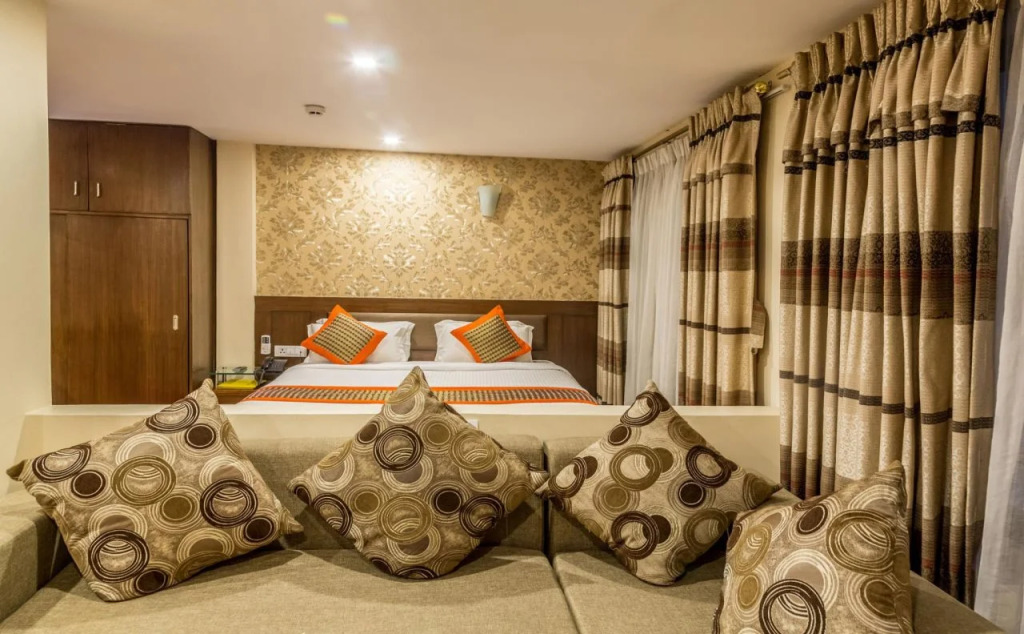 Yellow Pagoda Hotel