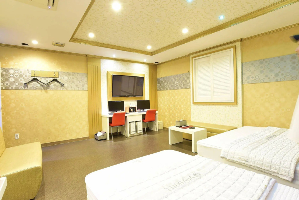 V Hotel
