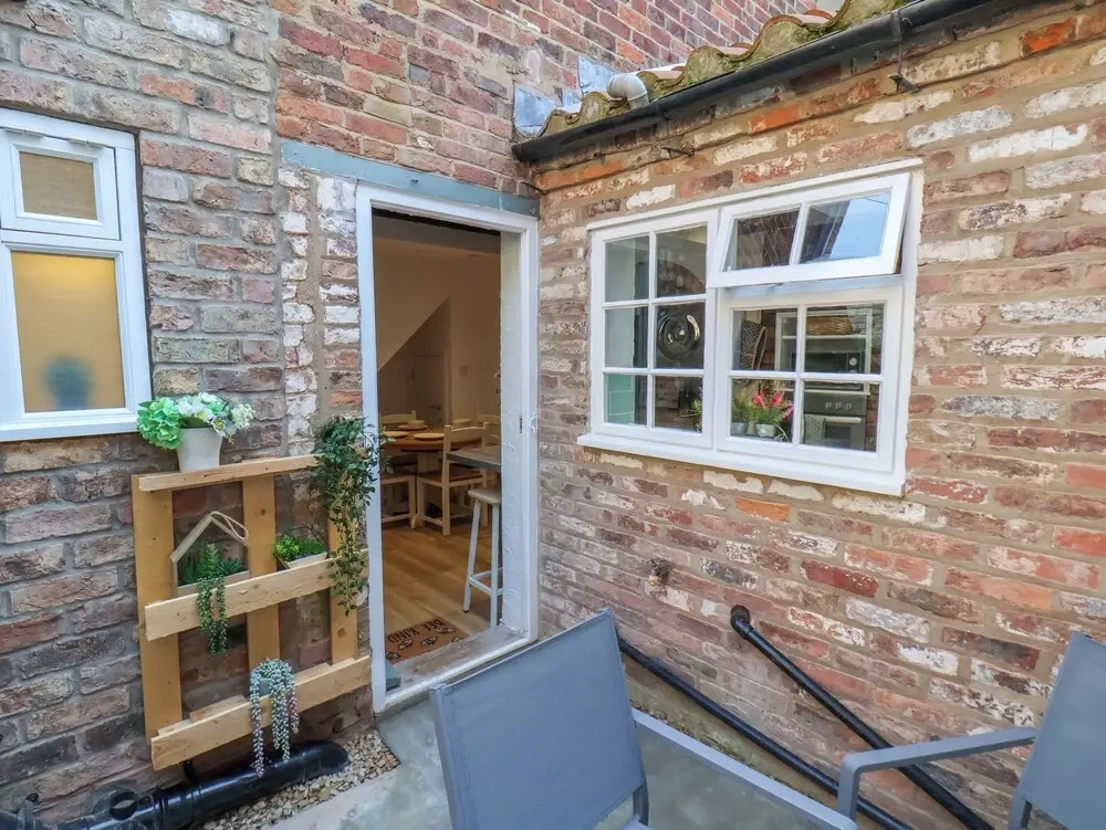 Bobbies' Retreat, 20 High Street