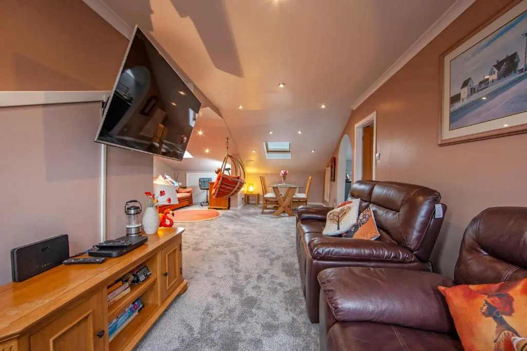 Premium 2nd floor 2 bed Apt sleeps 4 adults in Oban town