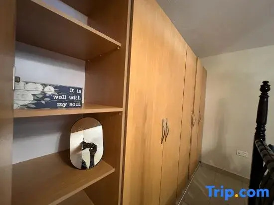 Luxury Lakeview flat 8 mins from Speke Resort
