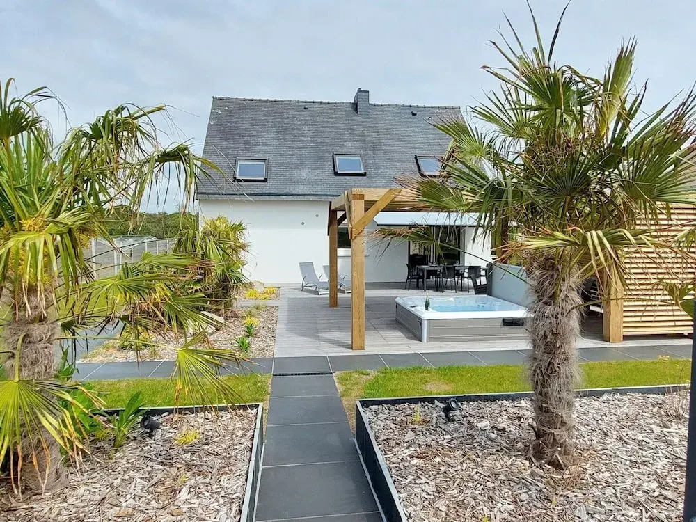 Holiday Home in Plouarzel near Sandy Beaches
