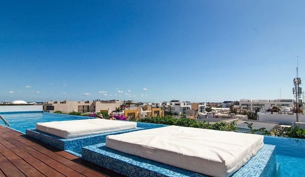 Menesse City Condo 1417