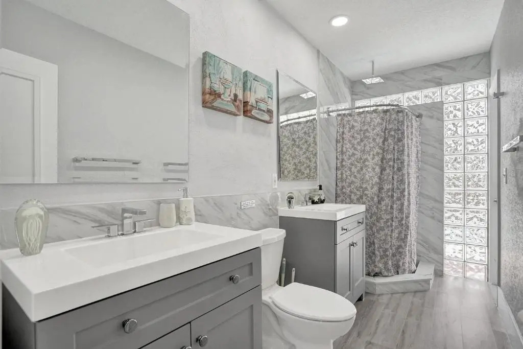 Modern 4bdr Home With Pool By The Beach
