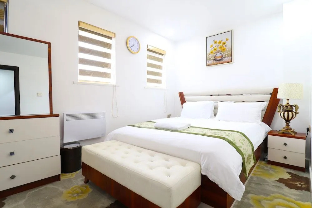 Queen Stay Apartments