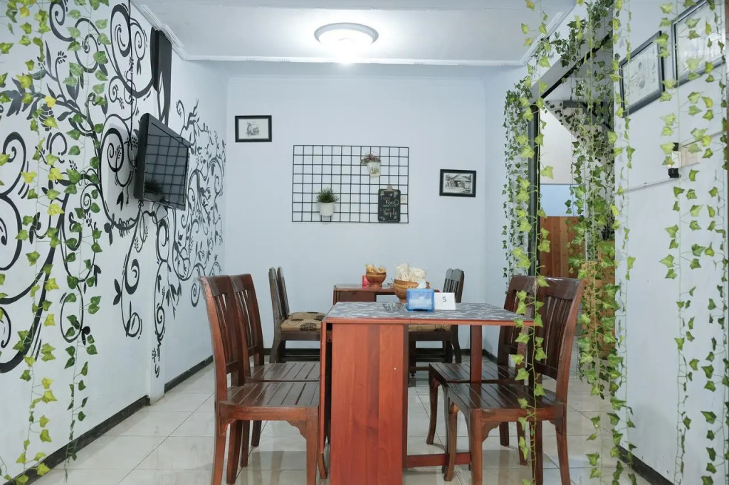 Oyo 1380 Velodrome Family House