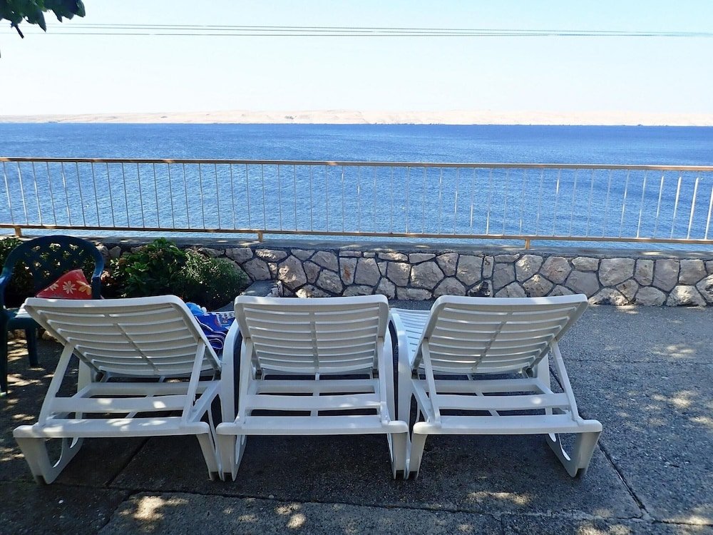 2-br Seaview Apartment in Baric Draga