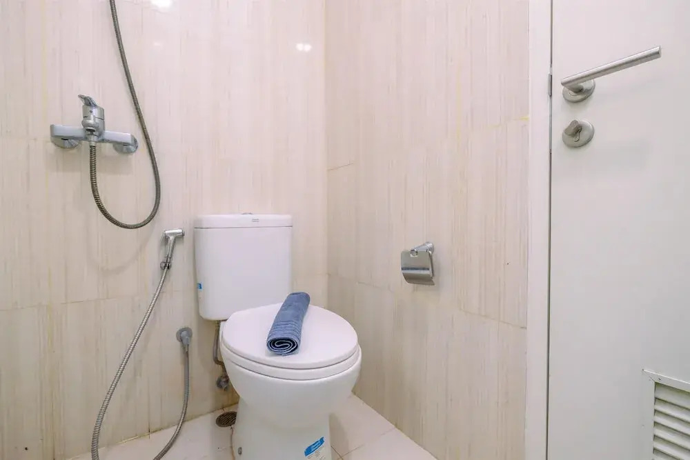 Modern Look 2BR at Sentul Tower Apartment