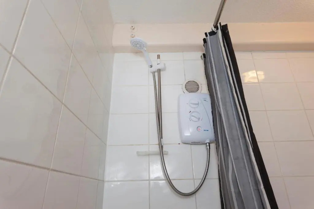 Victoria Centre 2 Bedroom Apartments with 4 Beds in Victoria Centre Shopping Centre - Nottingham City Centre - 24 hour access - Most Central Location - Full Kitchen - Opposite Hilton - Parking for Cars or Vans from Five pounds a day - Sunday 1pm Check-out