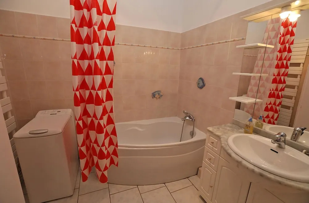 60 m2 just for 4 in the Old Town of Annecy