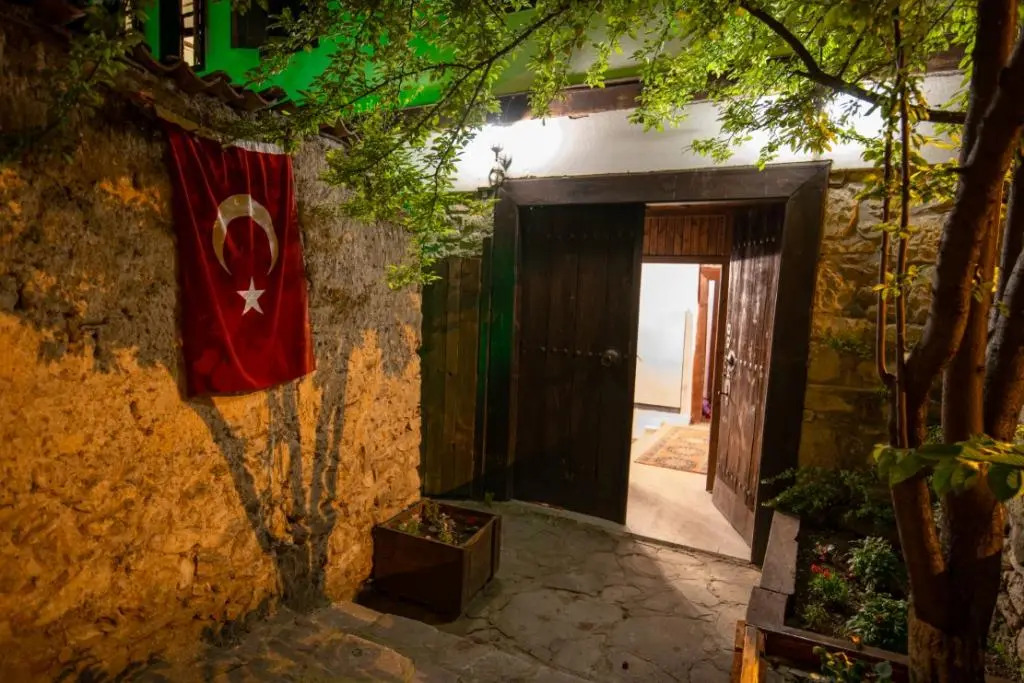 KÜRKÇÜ KONAK