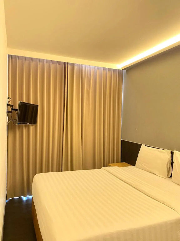 HOTEL PANTES SIMPANG LIMA SEMARANG