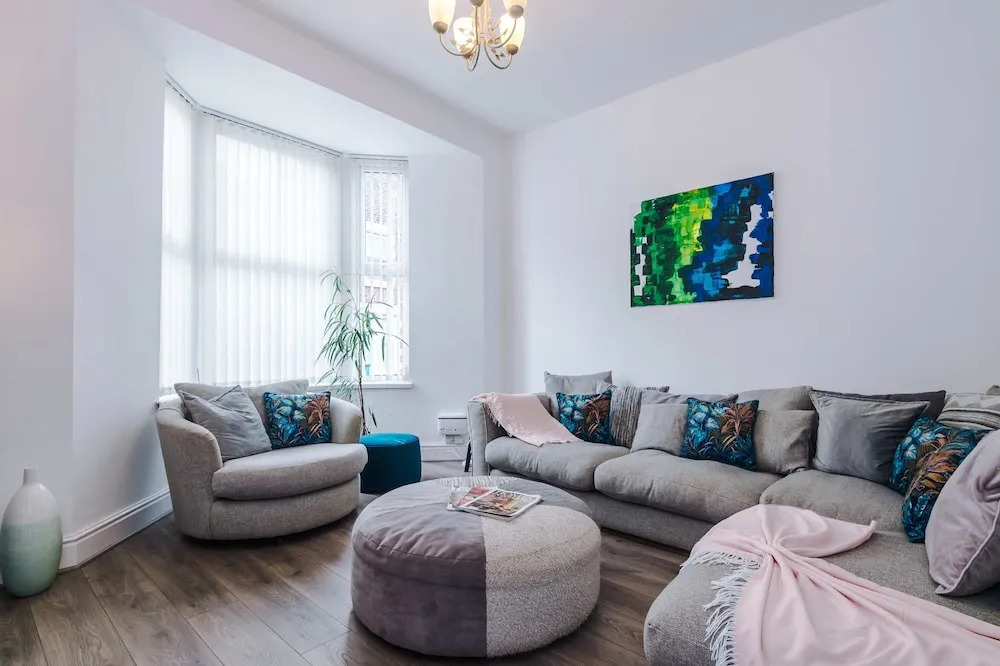 Spacious Home Sleeps 7 in the Heart of Anfield