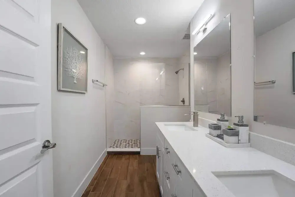 Beautiful 4BR Home w/ Modern Design