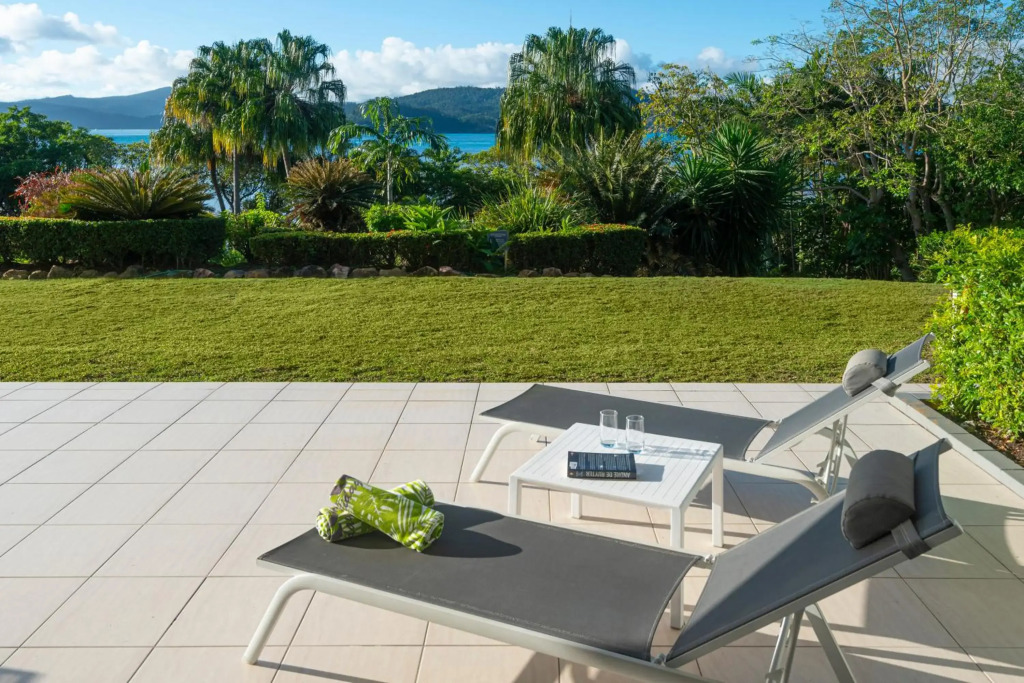 Lagoon Beachfront Lodge 006 on Hamilton Island by HamoRent