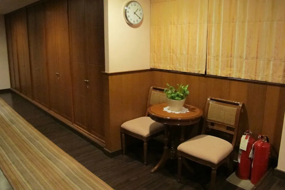 Travel Lodge Suriwongse - Adult only
