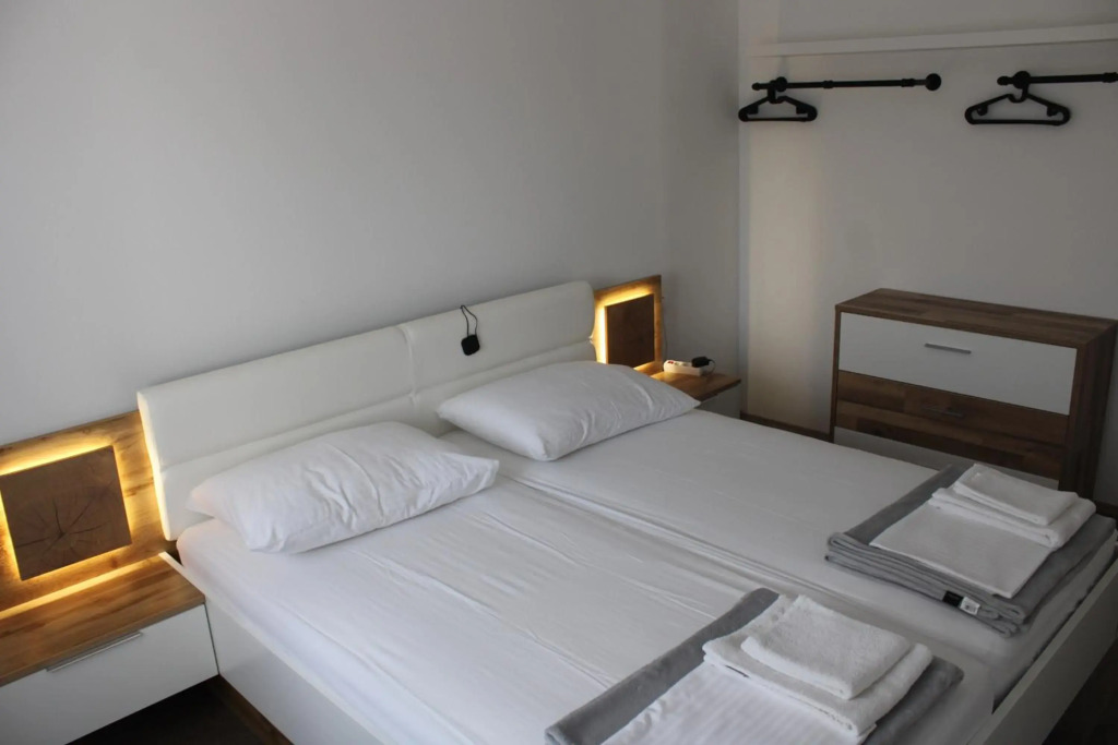 Holiday House emjalemi