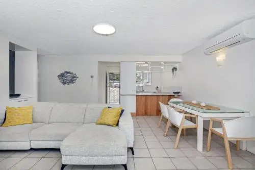 Beachcomber Unit 4,- Beachside Unit -