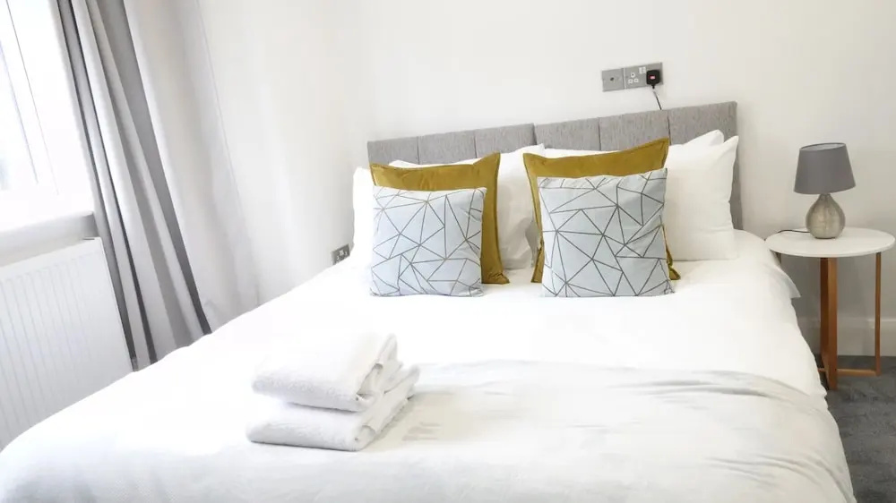 HEATHROW AIRPORT apartments-FREE parking-Free underground to and from Heathrow-30 min central London