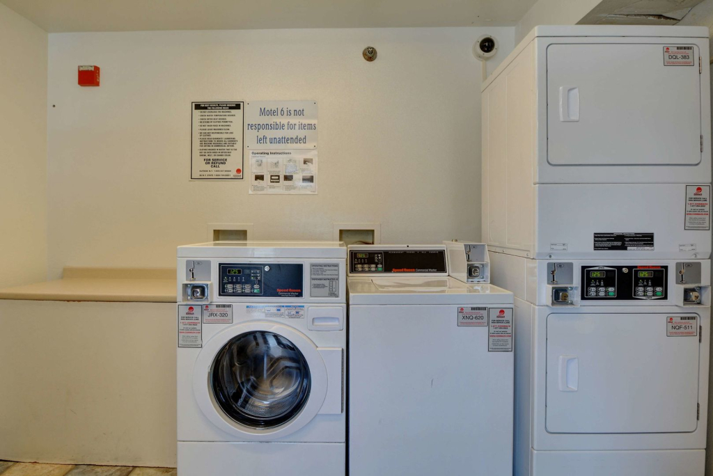 Motel 6-Windsor Locks, CT - Hartford