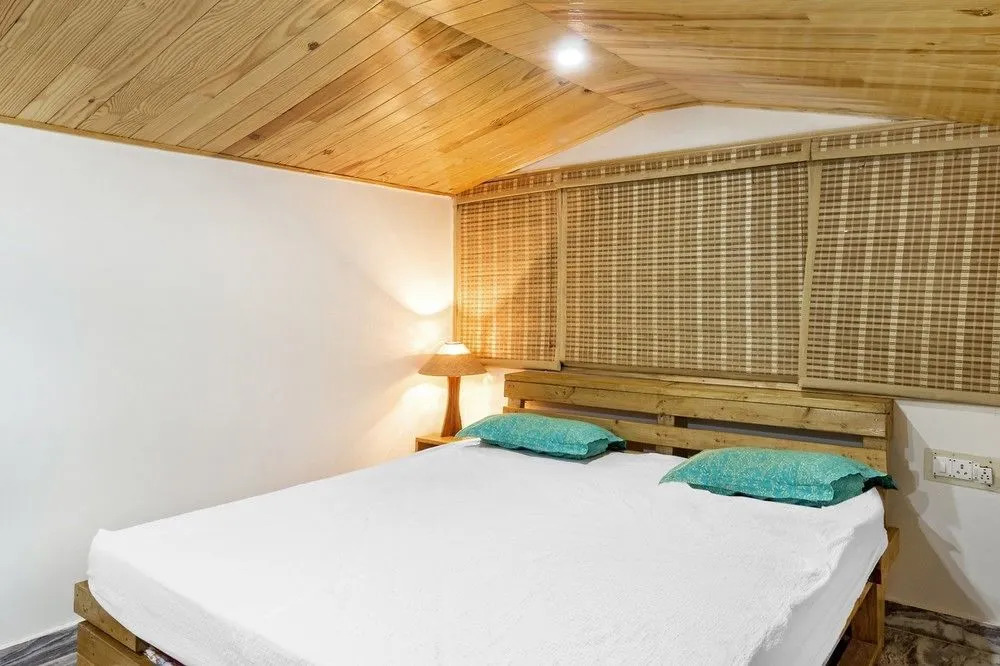 GuestHouser 1 BR Bed & Breakfast 83ac