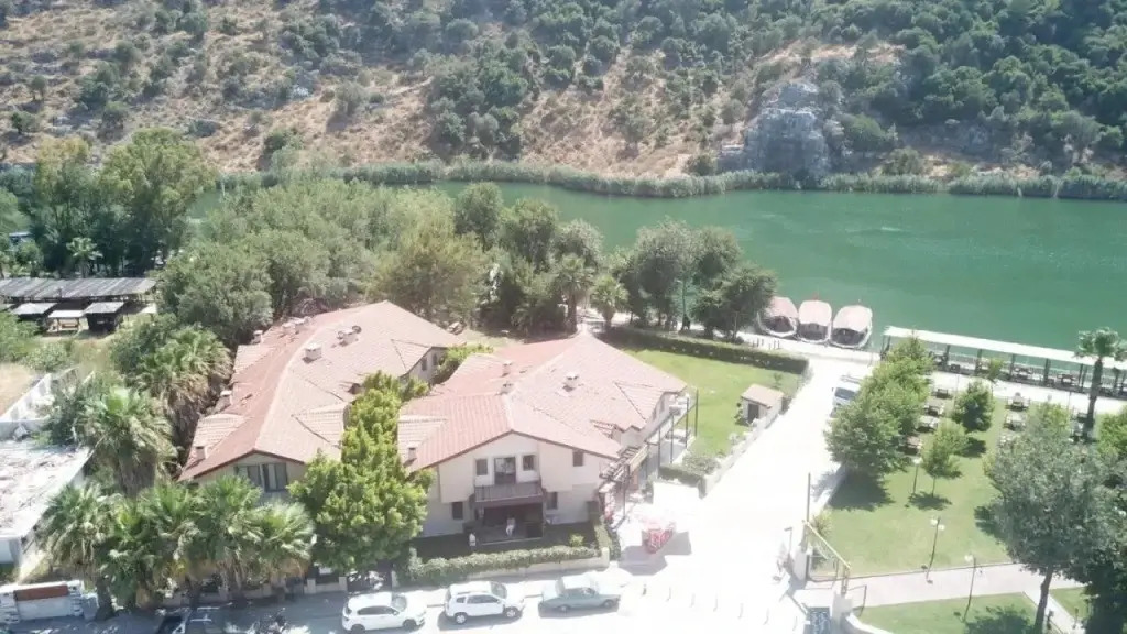 Riverside Houses