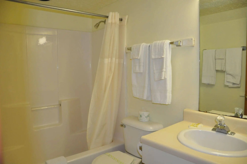 Quality Lodge - Cedar Point Area