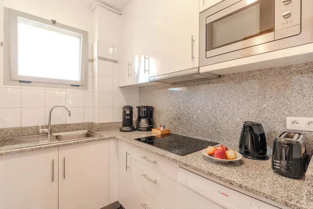 Les 15 Pins & La Mer -  Riviera Escape Apartments with Pool & Garden