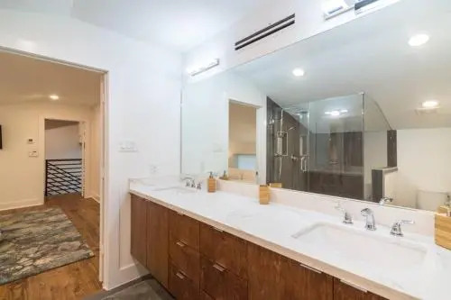 East Downtown Modern Luxury Retreat