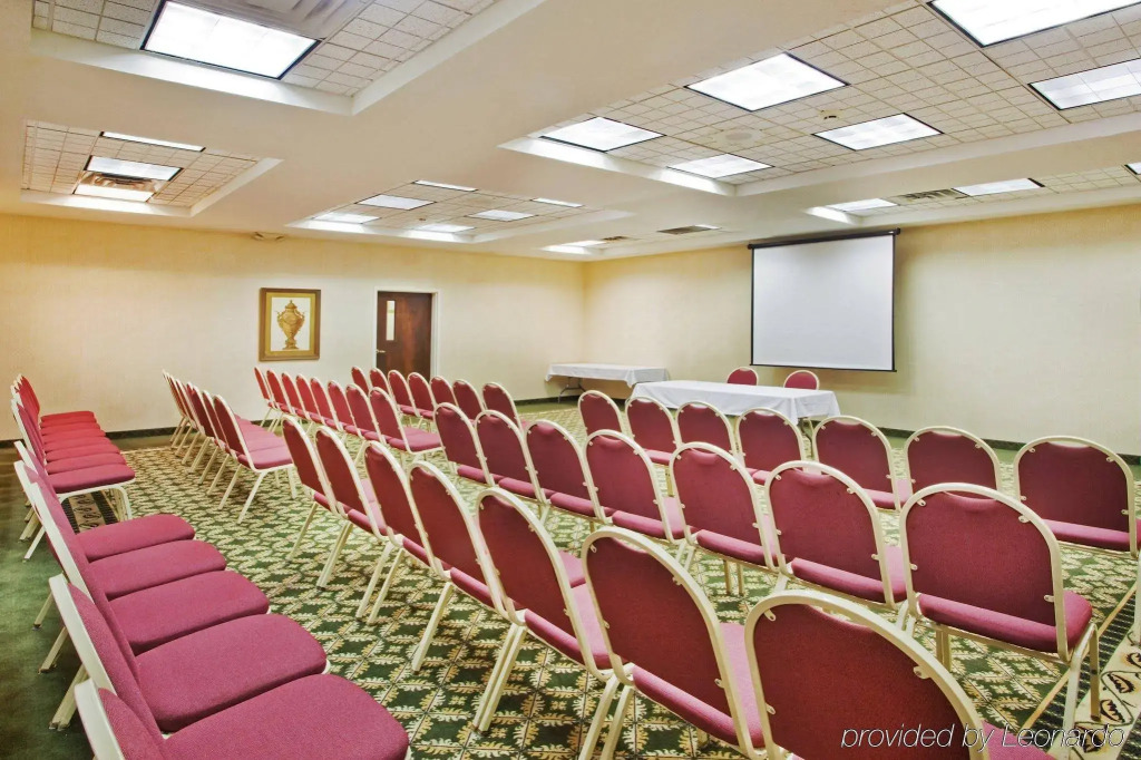 Quality Inn Fayetteville Near Historic Downtown Square