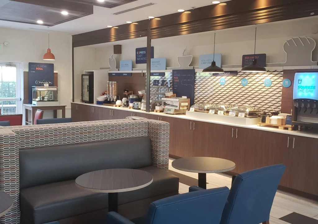 Holiday Inn Express Tampa N I-75 - University Area by IHG