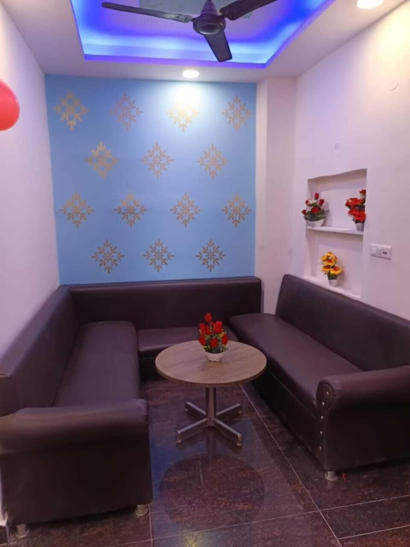 Roomshala Hotel Seven Near Aims