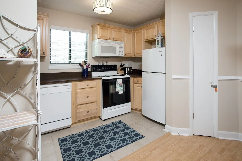 New Listing! Mid-Island Marvel W/ Resort Amenities Condo